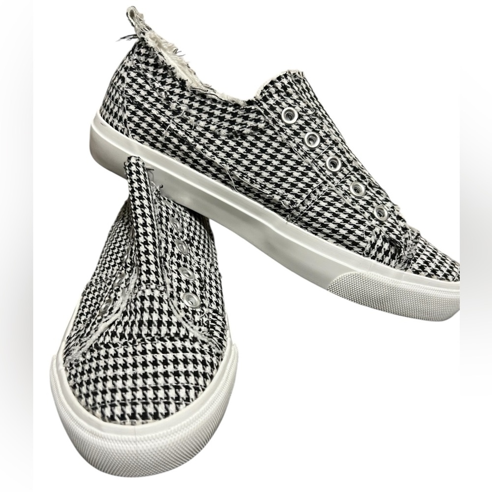 Corkys Women’s Babalu Slip On Sneakers in Black Houndstooth Print